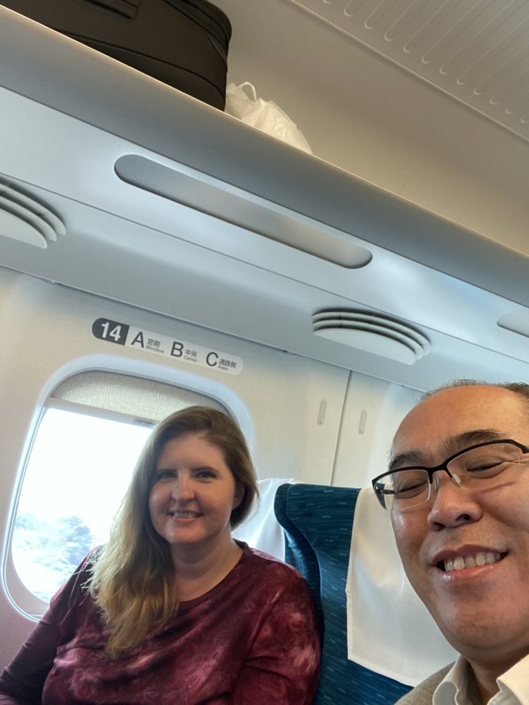 今日の塾長の学びの場は、新幹線！　読書や英会話の実践など、学びの多い車中でした！