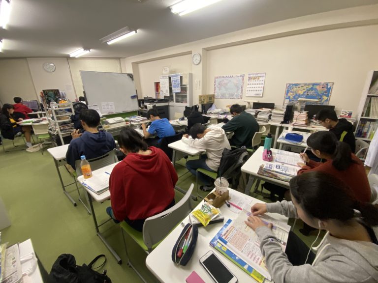 期末テスト対策講座に来てくれた中３生、なんと４時間５２分も塾で勉強していきました！