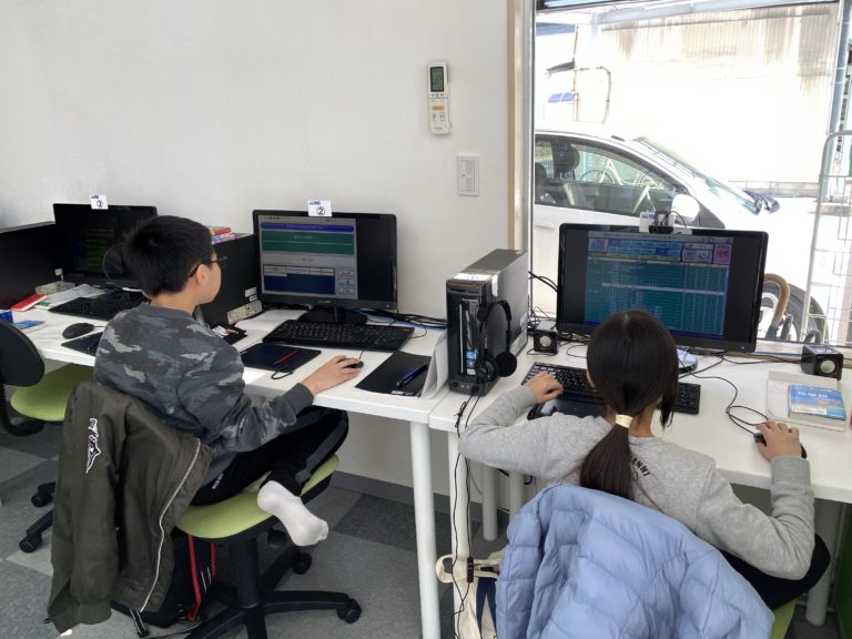 今日から、冬期講習後半のスタート！　早速新しい仲間が頑張っていってくれました！