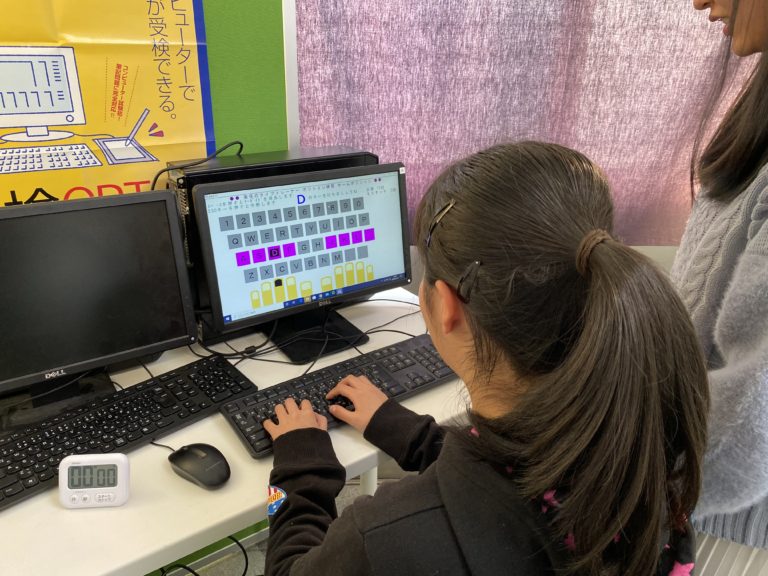 合格発表前ですが、高校入学に備えてタイピングの練習や、数学の先取りを始めています！