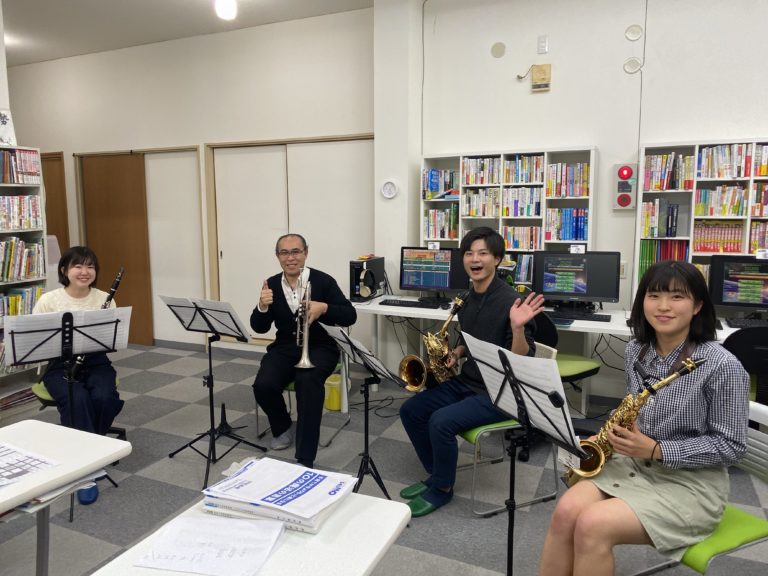 楽器が吹ける喜びを！　サプライズゲストも呼んで、楽しく合格祝いができました！