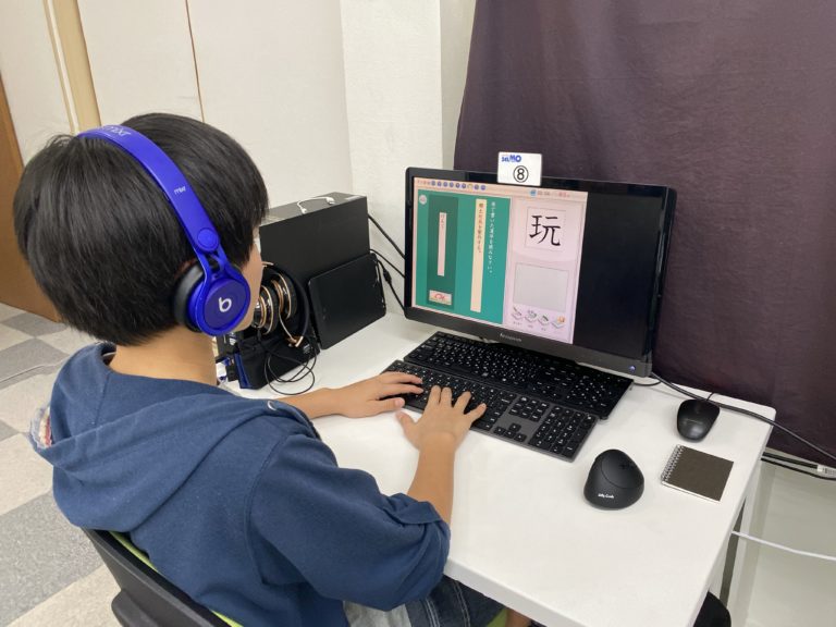 My マウス、My キーボード、My ヘッドフォン持参で勉強環境を自ら作ってます！