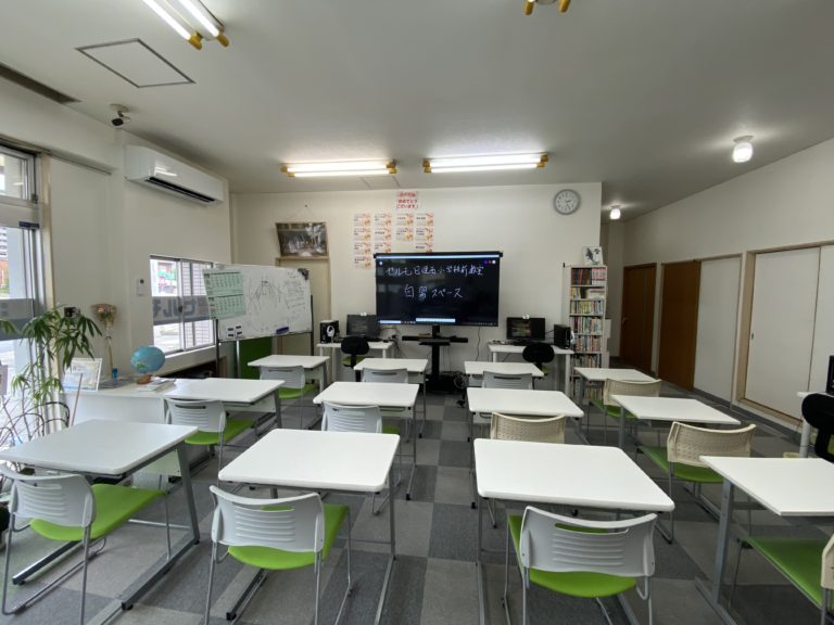 自習スペースのレイアウトを変更しました！