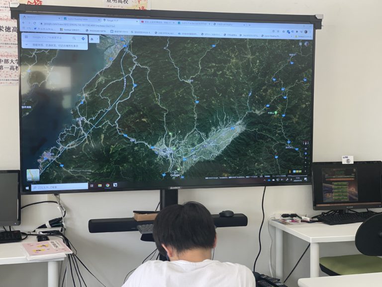 期末テストまで２週間以上あるのに、日曜に塾で頑張ってくれています！