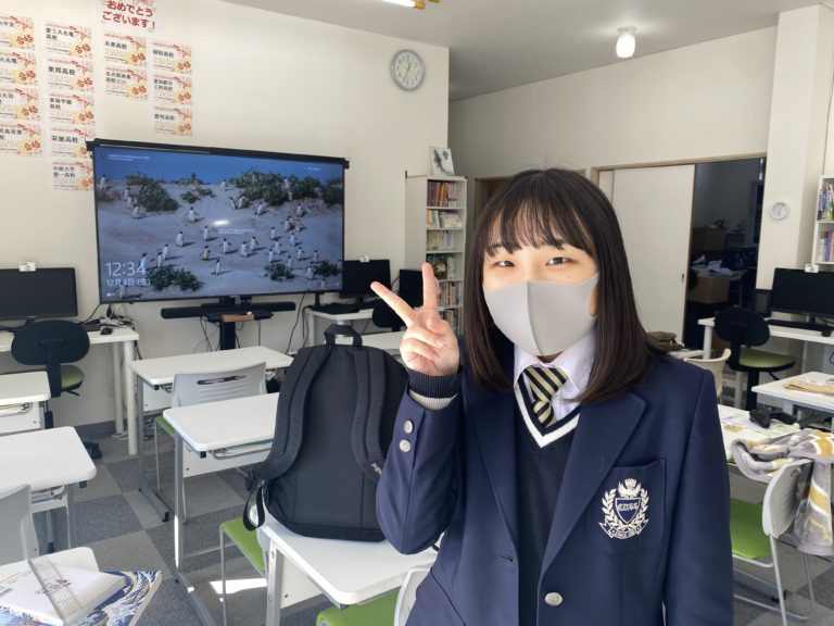 高３生が大学合格の報告に来てくれました！