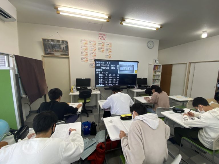 愛知全県模試～大掃除～打上げと忙しい一日でした。