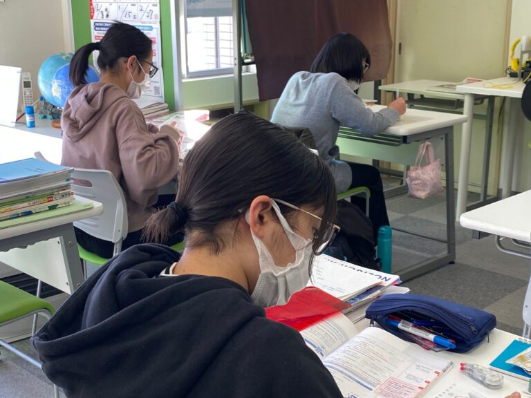 中３生だけが冬期講習中を延長し学年末テストに備えてくれています。