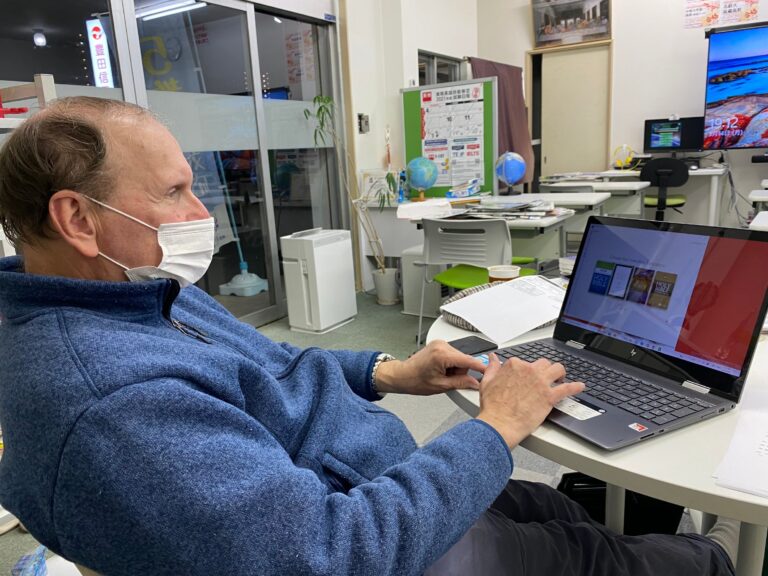 久々に、マーク先生が遊びに来てくれたので、公立入試の問題を見てもらいました！