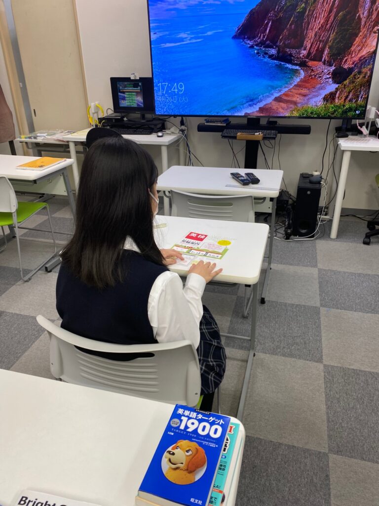 高校に入学したばかりの卒塾生が、「英検の申し込み」で訪ねてきてくれました。