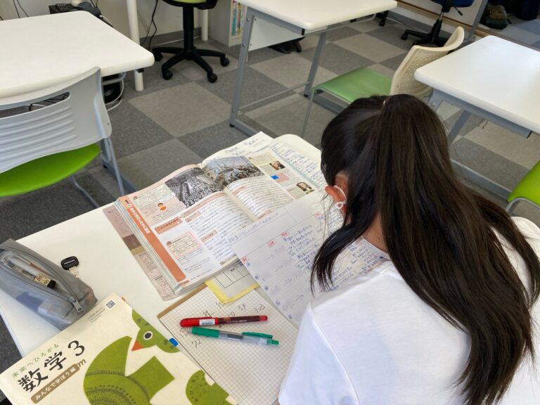 日進中学校　１学期期末テストまで残り１週間を切りました！方眼ノートが大活躍です！