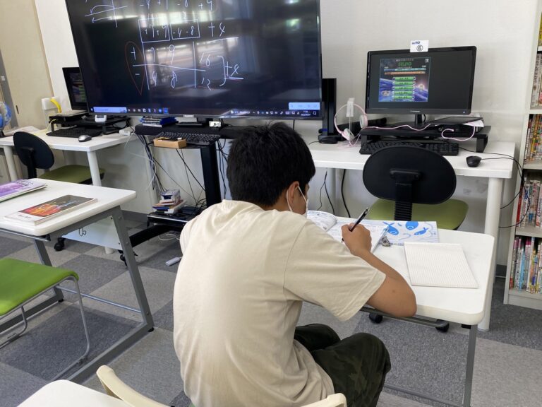 日進中学校　１学期期末テストまであと２日！ワークを終わらせ、自分の勉強に集中しています！