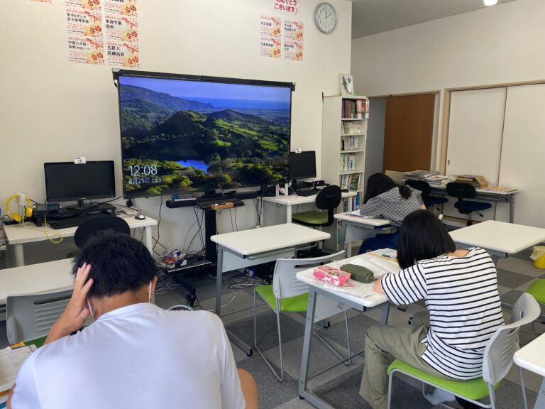 中学が終わったら今度は高校生！　期末テストに向けて頑張ってくれています！