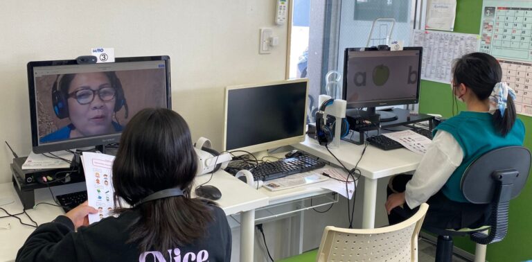 普段の声より英語の声のほうが大きいね！　小学生が英会話の体験をしてくれました！