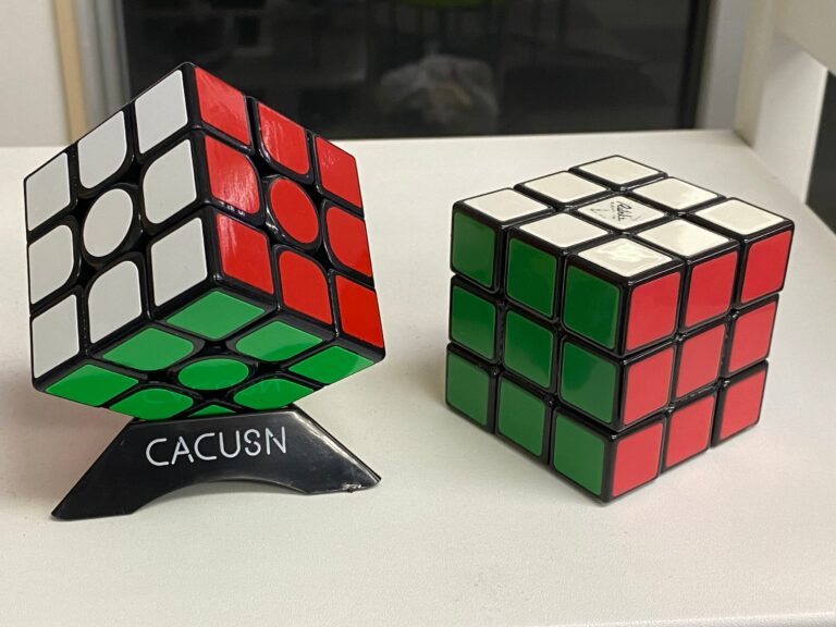 ルービックキューブにハマった小学生。自分で調べて６面を素早く揃えられるようになりました！