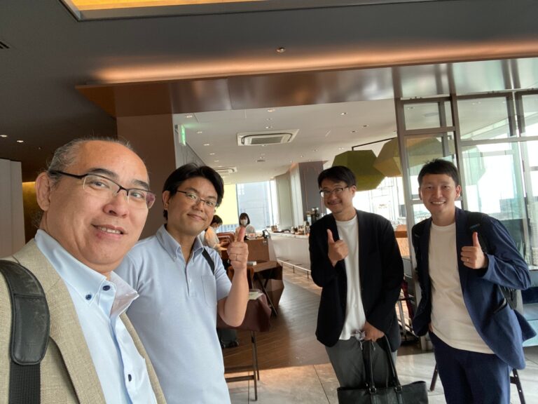 セミナーのあとは、ランチミーティング！　塾長４人で濃い話ができました！