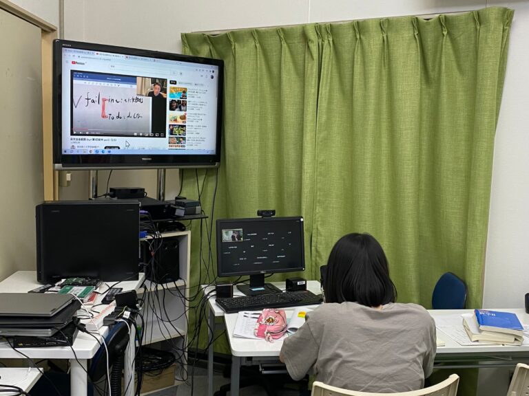高校生へのオンラインでの夏期講習が始まりました！高校2年生には、英文法を一気に学んでもらいます！