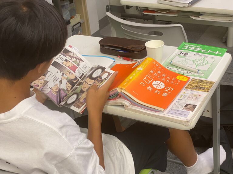 歴史が覚えられない時どうすればいいか？　そんなときは教科書をはなれ〇〇〇を読もう！