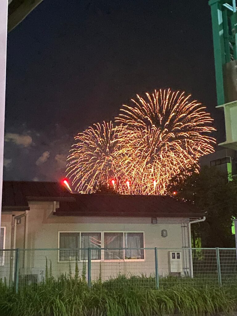 ３連休ですが、中間テストに向け頑張ってくれています！　夜は花火も見れました！
