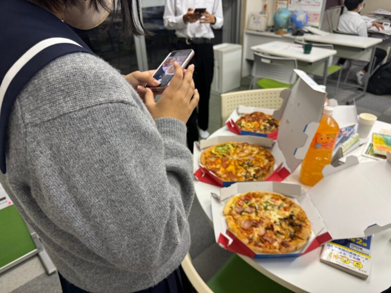 中３生は全県模試を外部会場で受験！　夏の模試で生徒が私に勝ったので、終了後はピザパーティーを開催！