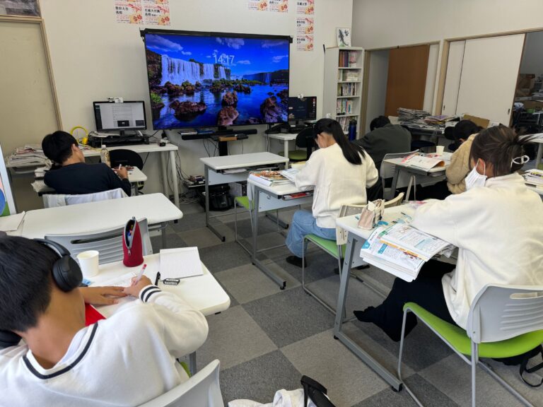 生徒自身で考えて学ぶテスト対策！　2学期期末テスト対策講座で日曜も頑張ってます！