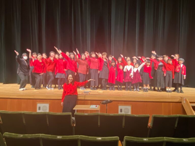 日進市民会館のステージでゴスペルを楽しく歌ってきました！