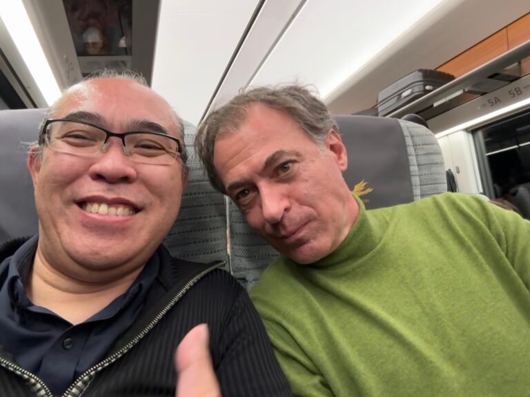 昨日の模試の後大阪へ！　列車内での楽しい英会話のあと、塾長仲間の忘年会で楽しんできました！