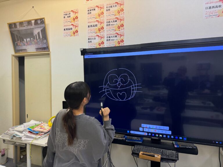 新年早々７年前の卒塾生が顔を出してくれました！４月からは県内の小学校で先生になります！