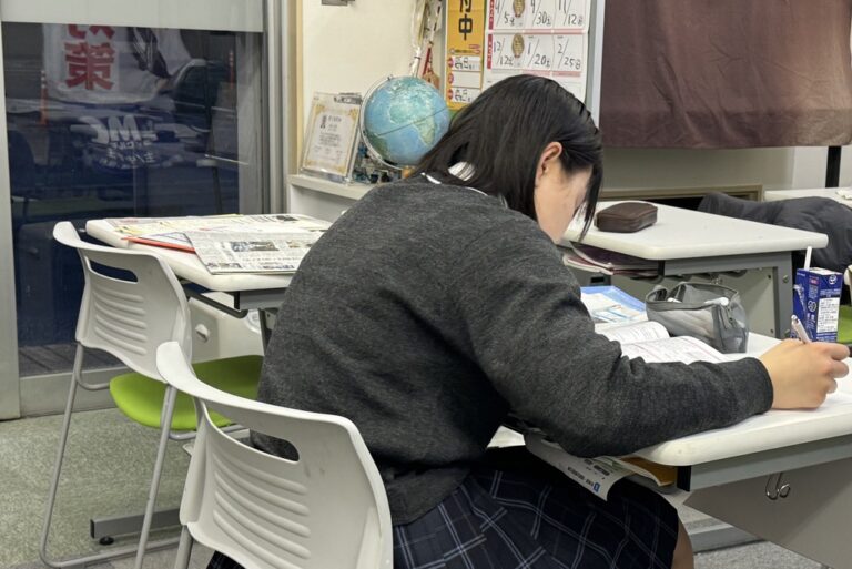中学の後は高校生の学年末テスト！　泣きながら頑張った入試からもう１年ですね。