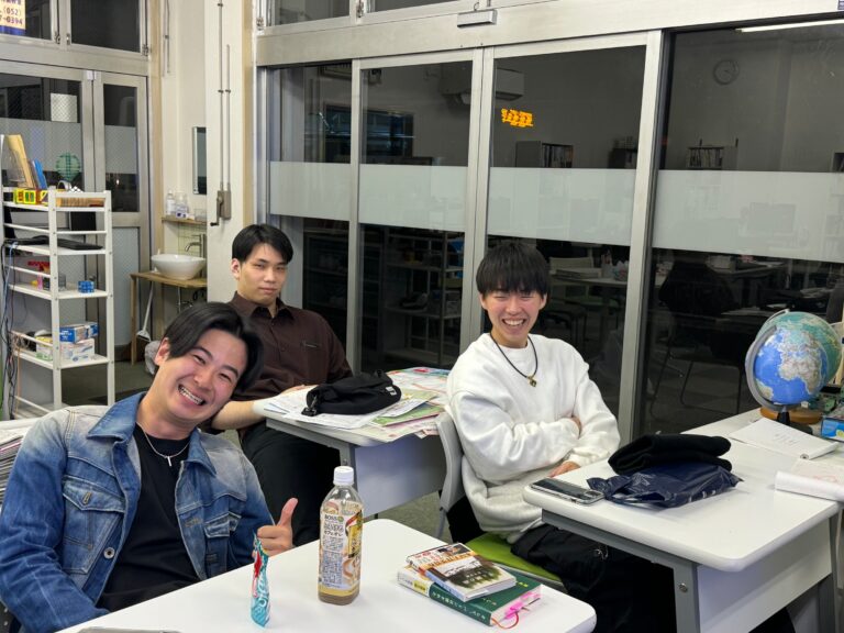 今年成人式を迎えた生徒たちが教室を訪ねてくれました！