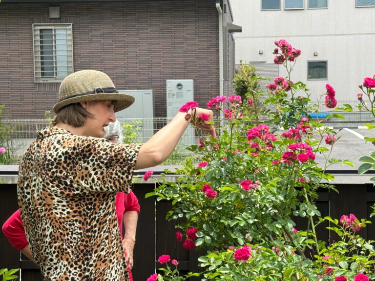 木曜は英会話の日！　クラスメイトの素晴らしいお庭で楽しくお話出来ました！