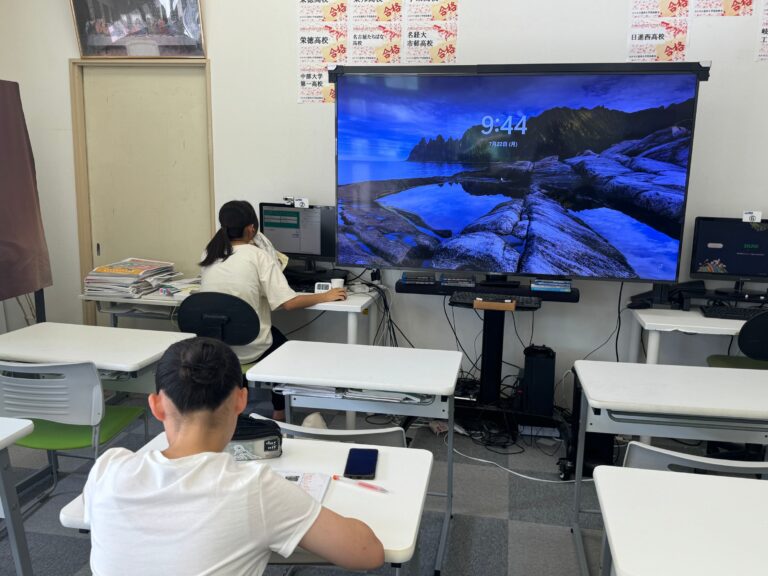 今日から夏期講習がスタートです！　「放牧メソッド」でみんな自主的に学びを深めてくれています！