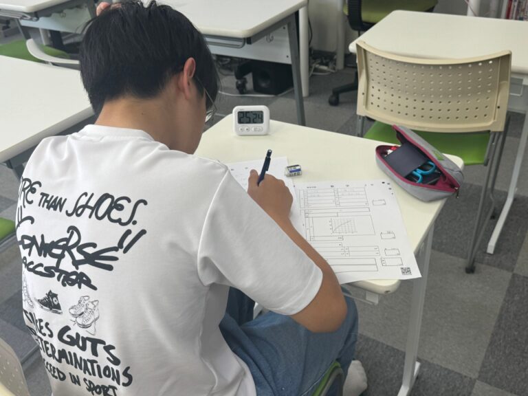 中3生の夏期講習は、模試の過去問へ挑戦することから！　今の自分を知り、何をすべきかを考えてもらいます！