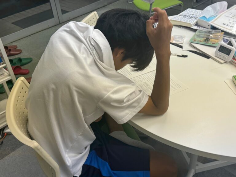 昨年の公立高校入試の変化を受け、模試の英語が難化していましたね。高1生も頭を抱えていました。