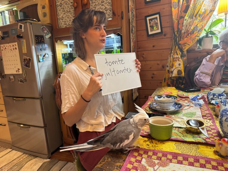 木曜は英会話の日！　サナ先生の自宅で秋模様に囲まれての英会話です！