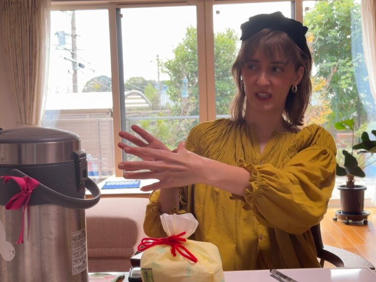 木曜は英会話の日！　クラスメイトの自宅で美味しい和菓子と紅茶をいただきました！