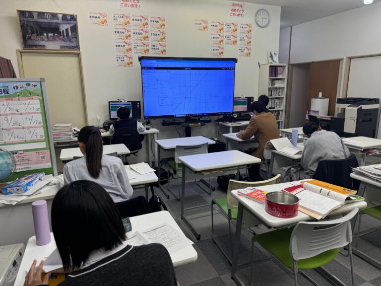 高校生がお試しでテスト対策に来てくれました！高校生はテスト前はホント大変ですよね。