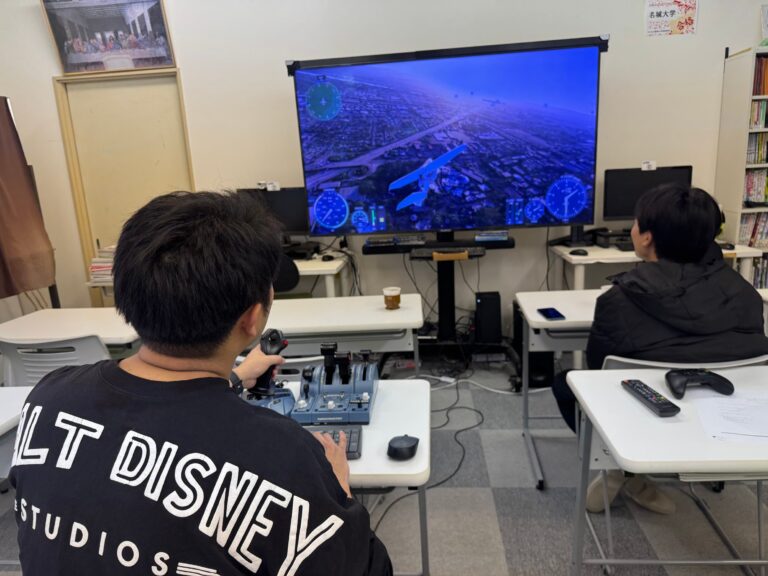 楽器仲間の先生が塾に遊びに来てくれて、先生志望の高３生からの質問にも答えてもらいました！