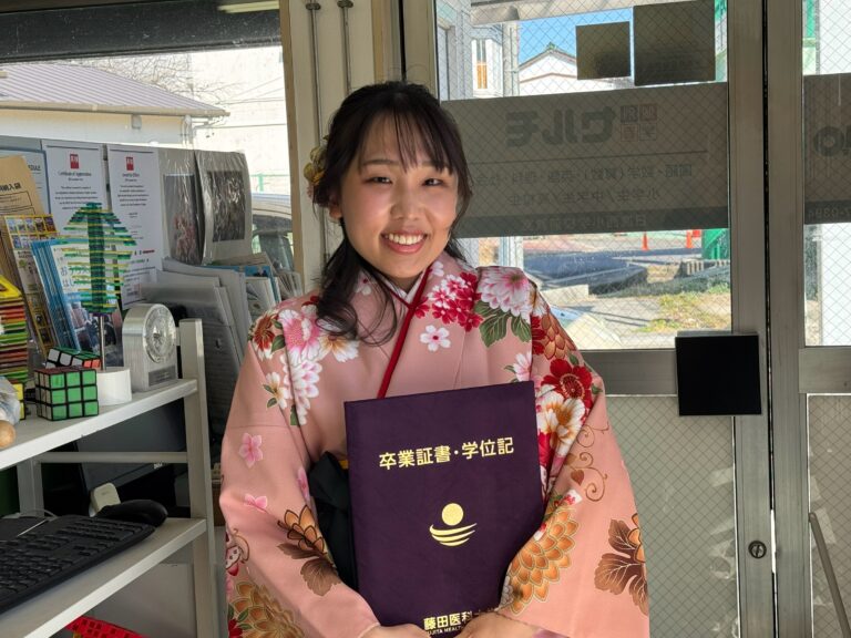 開校時小学生だった卒塾生が看護大を卒業！　卒業報告に来てくれました！