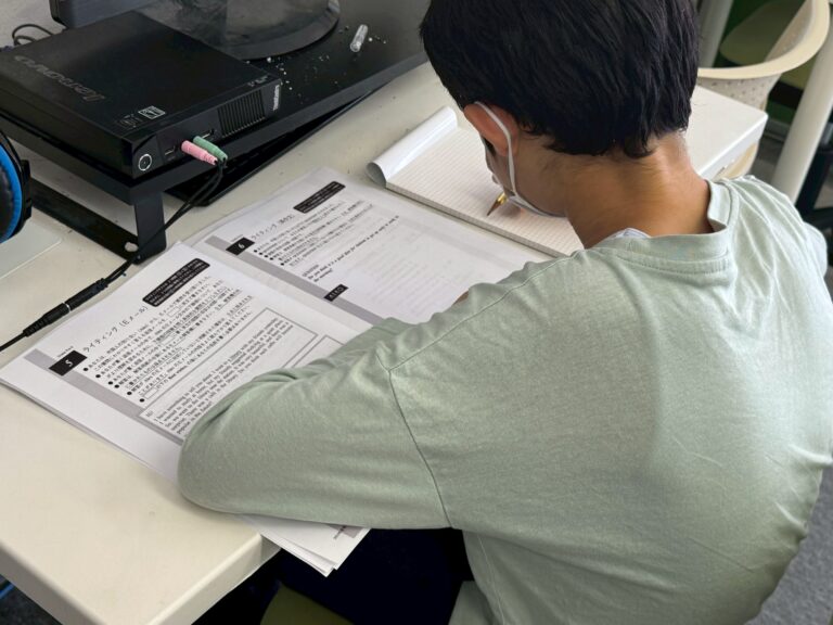 私が作ったAIコーチを使って、外部生に英検ライティングの特別トレーニング中です！