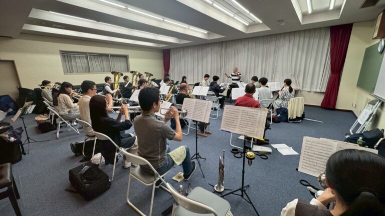 休日は、趣味の吹奏楽のお話を 　～ＡＩによる演奏会紹介番組を作ってみました！～