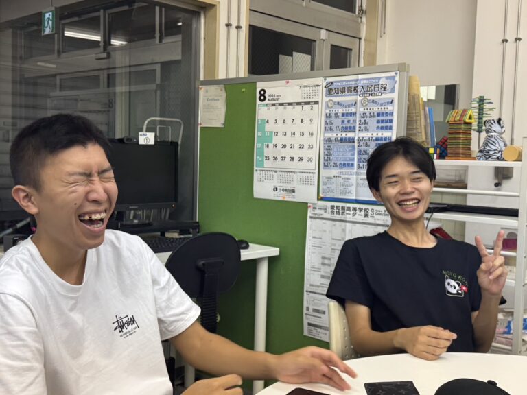 卒塾以来音沙汰が無かった卒塾生が、同級生と一緒に塾に顔をだしてくれました！