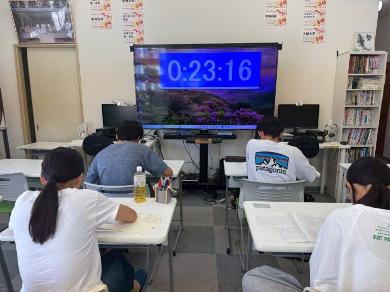 第３回愛知全県模試を実施しました！　終わった後はもちろん方眼ノートですね。