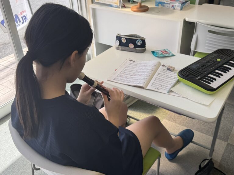 テスト対策中ですがリクエストにお応えしてリコーダーのレッスンを！これも内申対策の一つですね！